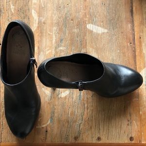 Vince Camuto Black Leather Booties Size 8